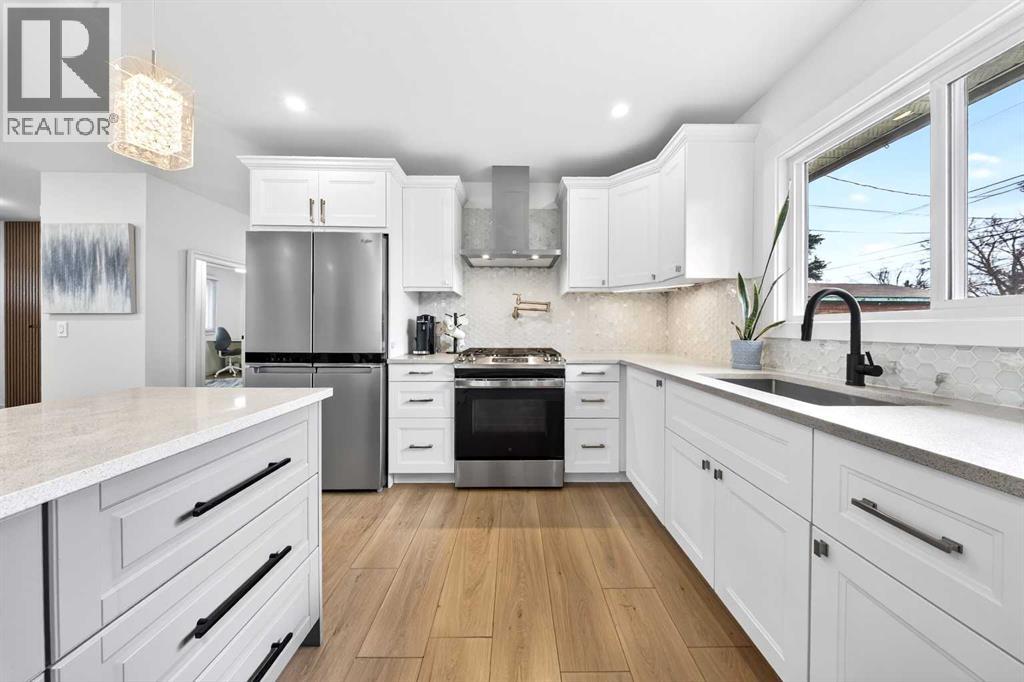 5219 Valiant Drive Nw, Calgary, Alberta  T3A 0Y6 - Photo 7 - A2302094