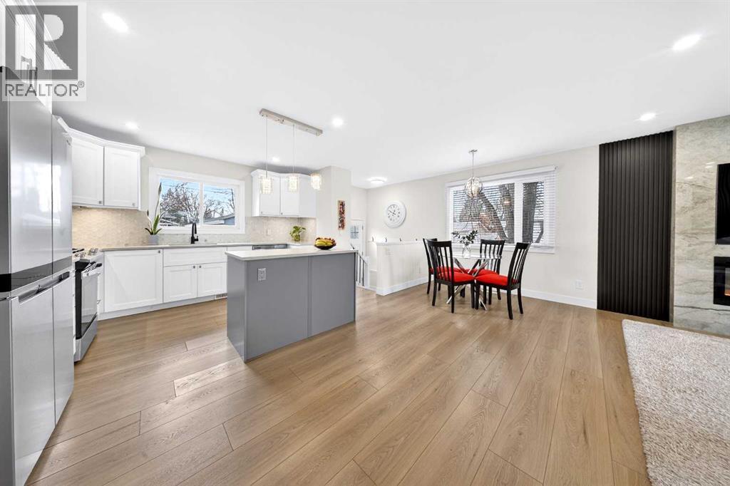 5219 Valiant Drive Nw, Calgary, Alberta  T3A 0Y6 - Photo 3 - A2302094