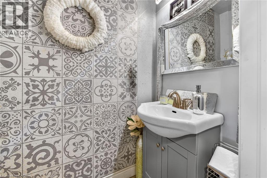 249 Lloyminn Avenue, Ancaster, Ontario  L9G 4C4 - Photo 7 - 40822133