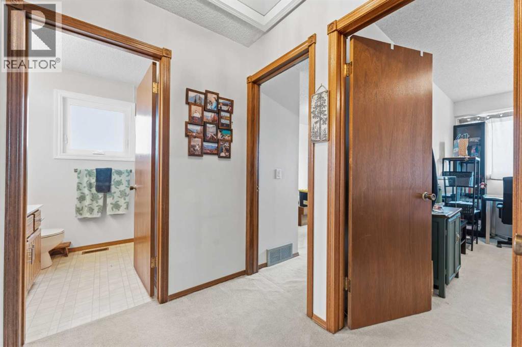 427 Woodbine Boulevard SW, Calgary, Alberta  T2W 4G9 - Photo 30 - A2302139