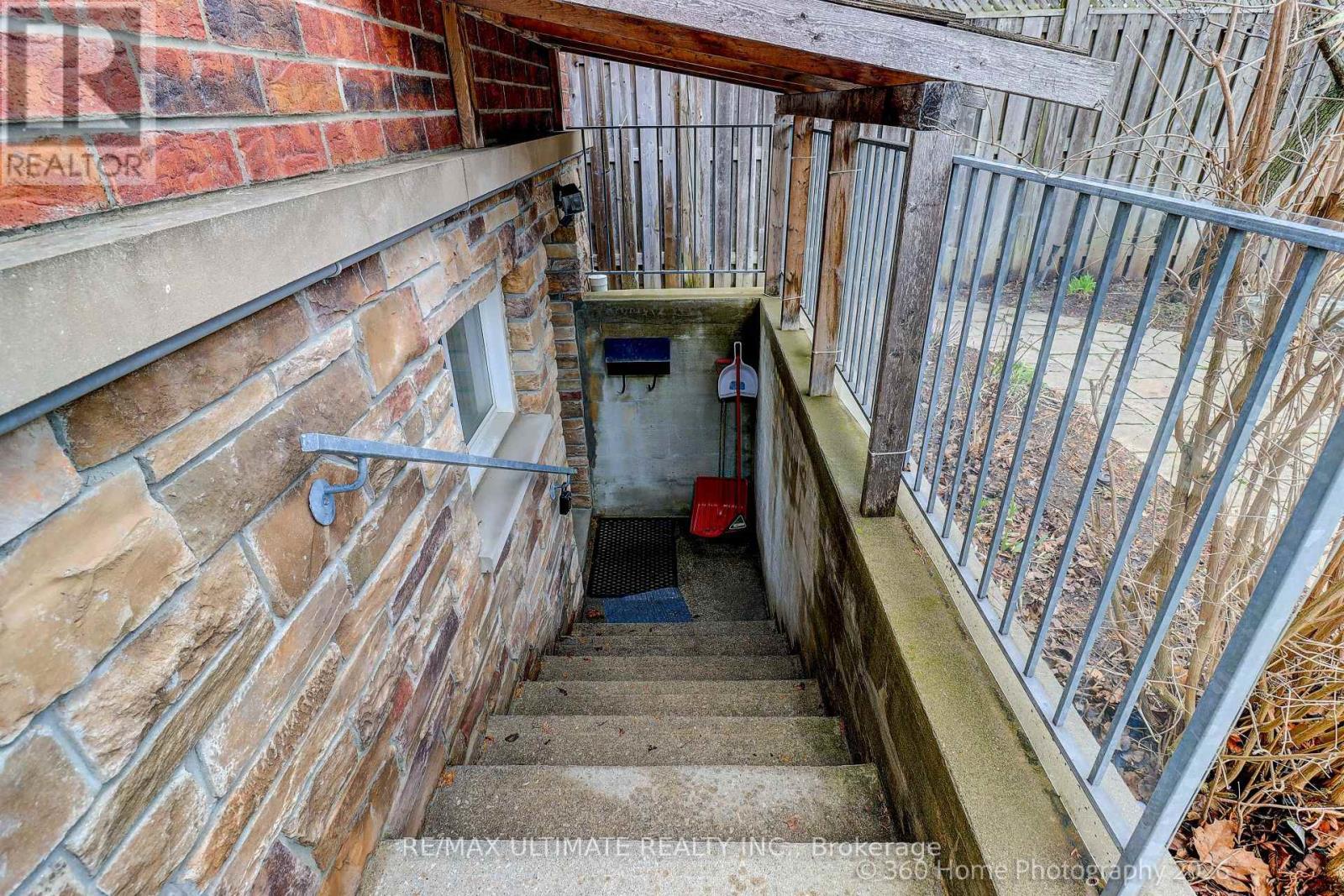 49 Gooderham Drive, Toronto, Ontario M1R 3G6 - Photo 3 - E13016474
