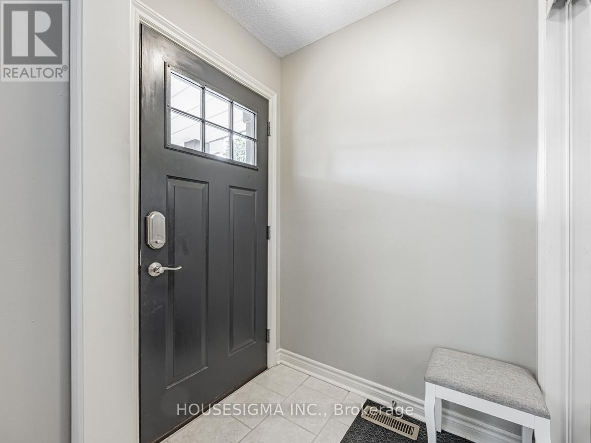 1379 Orlando Court, Oshawa, Ontario  L1G 6T8 - Photo 11 - E13016492