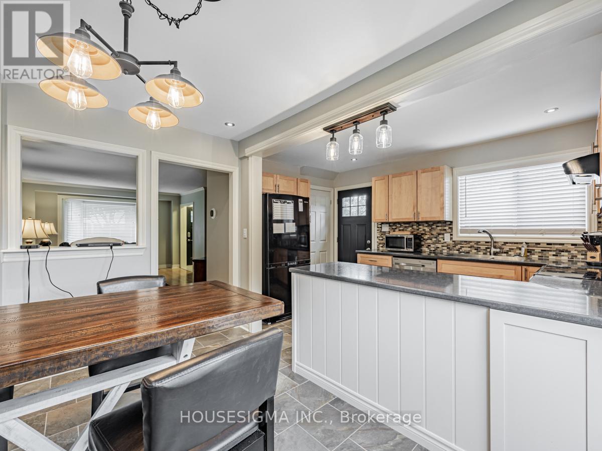 1379 Orlando Court, Oshawa, Ontario  L1G 6T8 - Photo 15 - E13016492