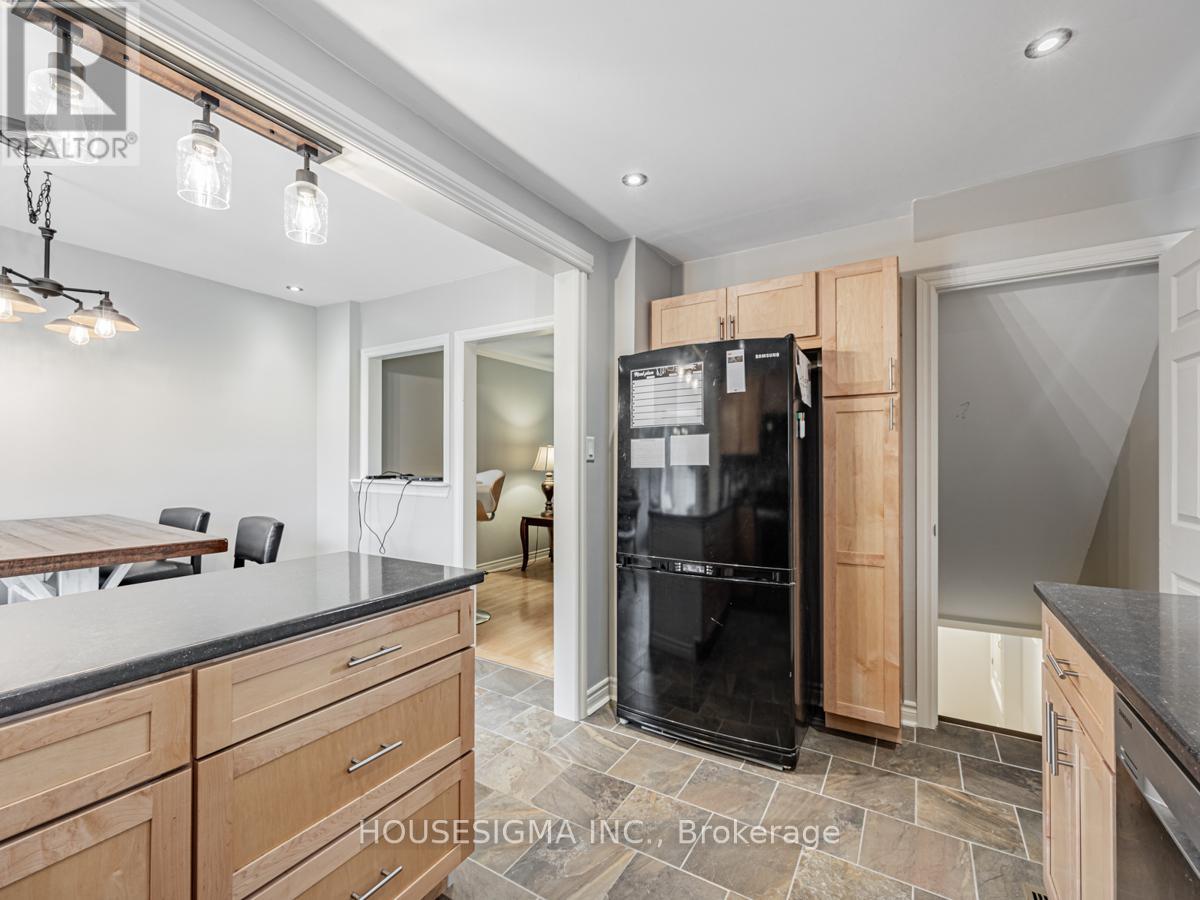 1379 Orlando Court, Oshawa, Ontario  L1G 6T8 - Photo 16 - E13016492