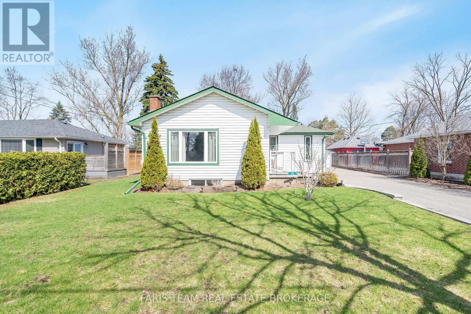 142 Oriole Drive, East Gwillimbury, Ontario  L9N 1G9 - Photo 2 - N12895022