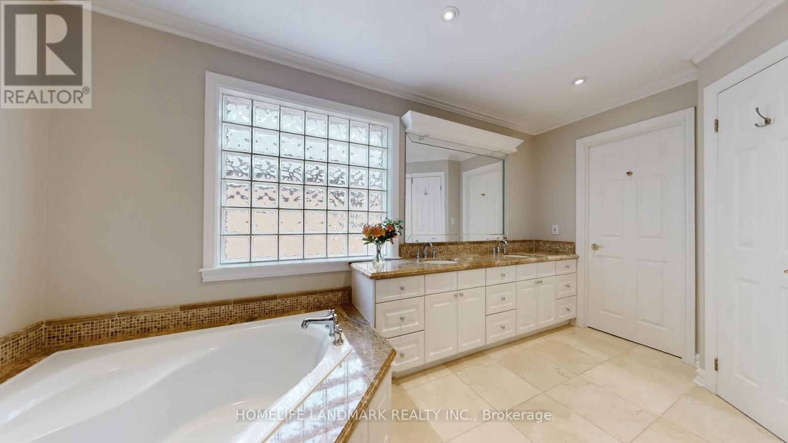 2108 Arbourview Drive, Oakville, Ontario  L6M 3P3 - Photo 21 - W12837730