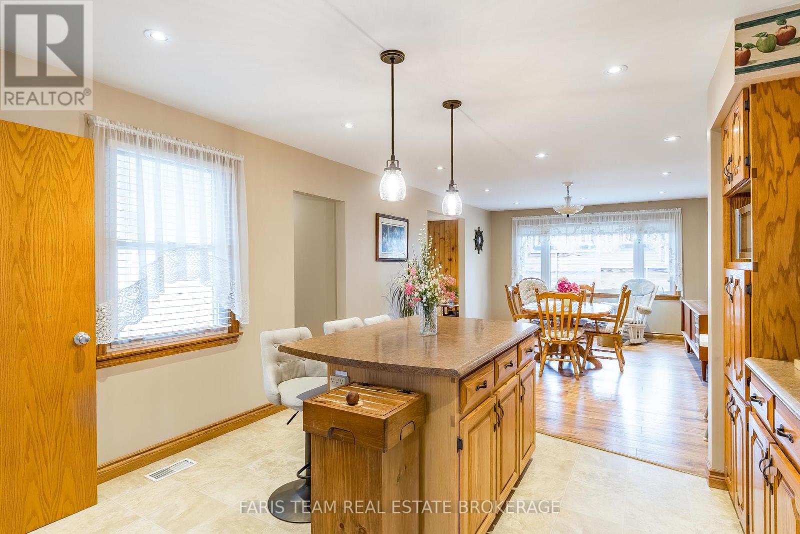 142 Oriole Drive, East Gwillimbury, Ontario  L9N 1G9 - Photo 13 - N12895022