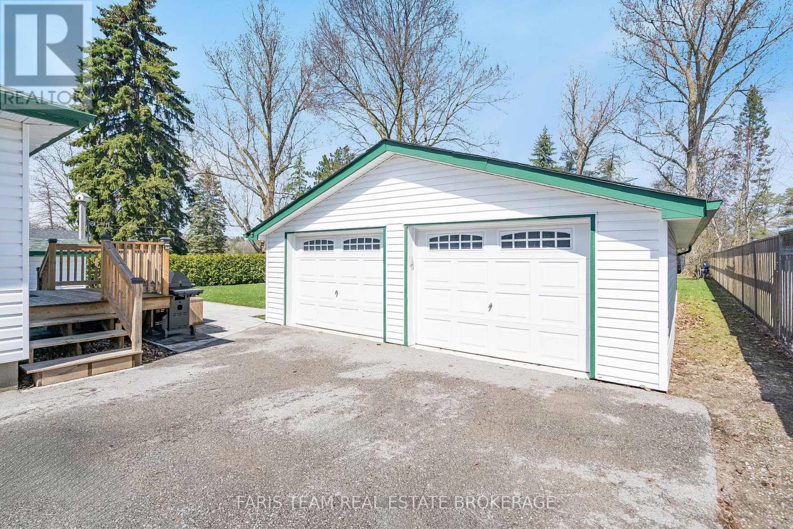 142 Oriole Drive, East Gwillimbury, Ontario  L9N 1G9 - Photo 4 - N12895022