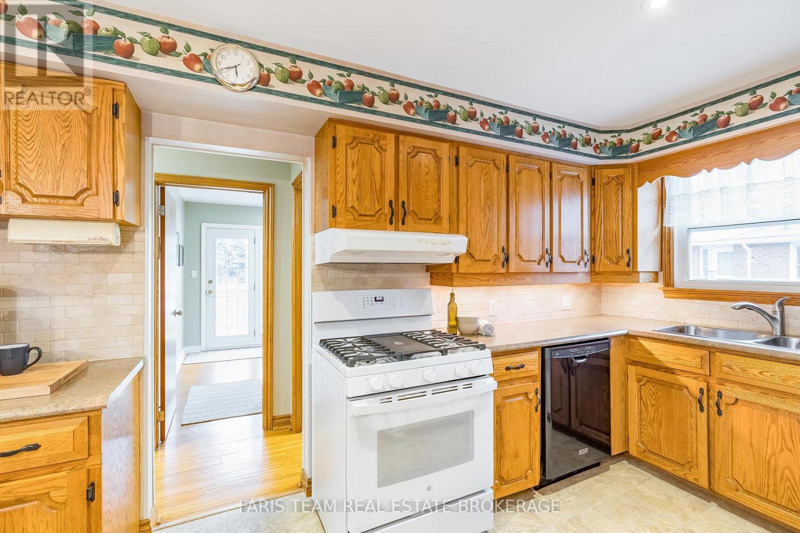 142 Oriole Drive, East Gwillimbury, Ontario  L9N 1G9 - Photo 9 - N12895022