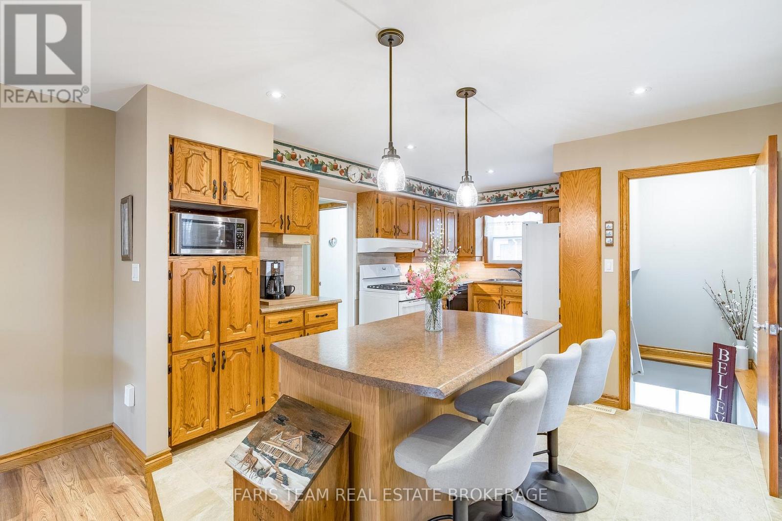 142 Oriole Drive, East Gwillimbury, Ontario  L9N 1G9 - Photo 6 - N12895022