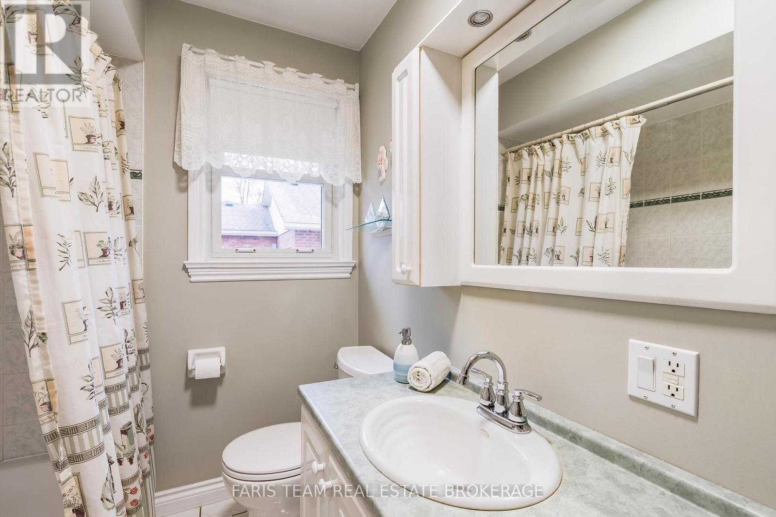 142 Oriole Drive, East Gwillimbury, Ontario  L9N 1G9 - Photo 29 - N12895022