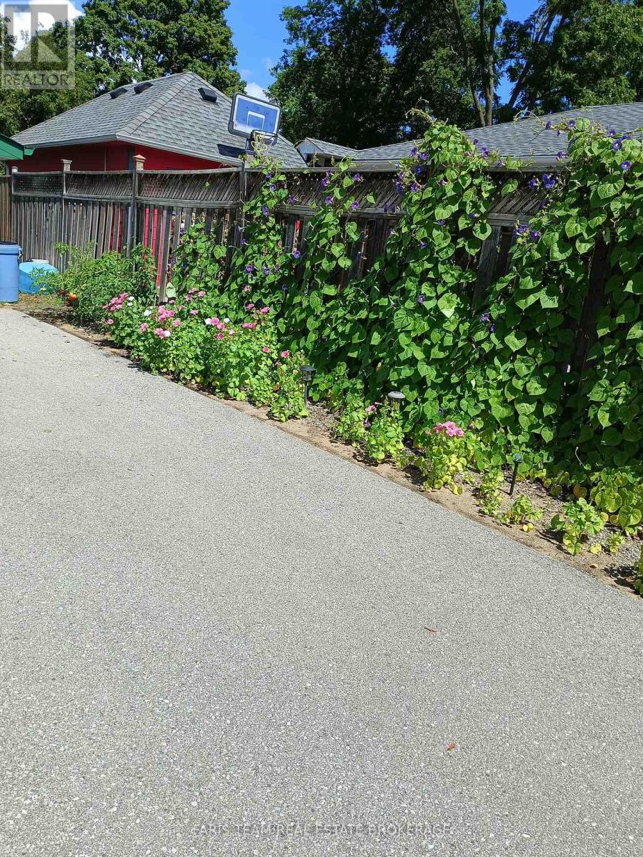 142 Oriole Drive, East Gwillimbury, Ontario  L9N 1G9 - Photo 49 - N12895022