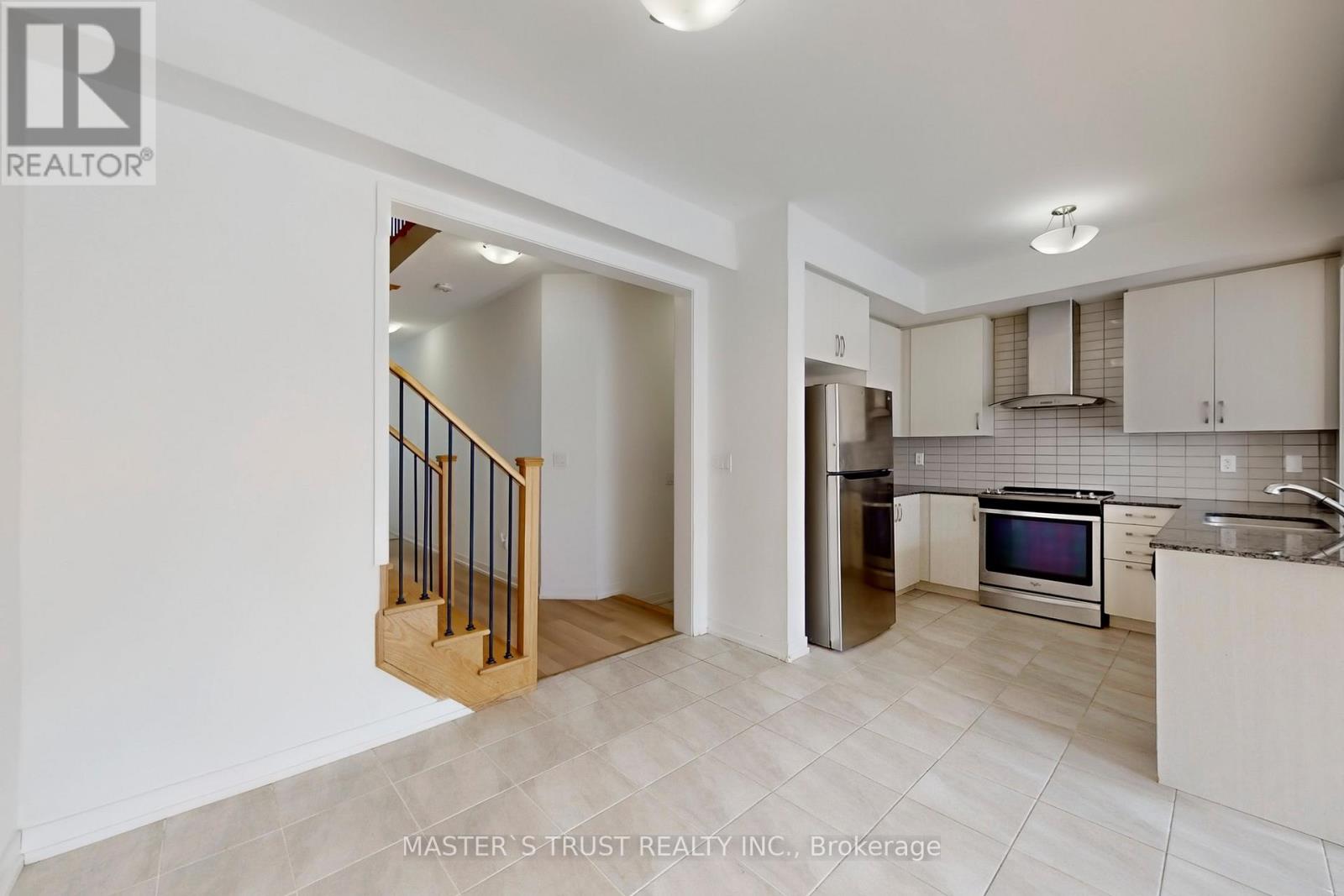 208 Harding Park Street, Newmarket (Glenway Estates), Ontario  L3Y 0E3 - Photo 10 - N13016452