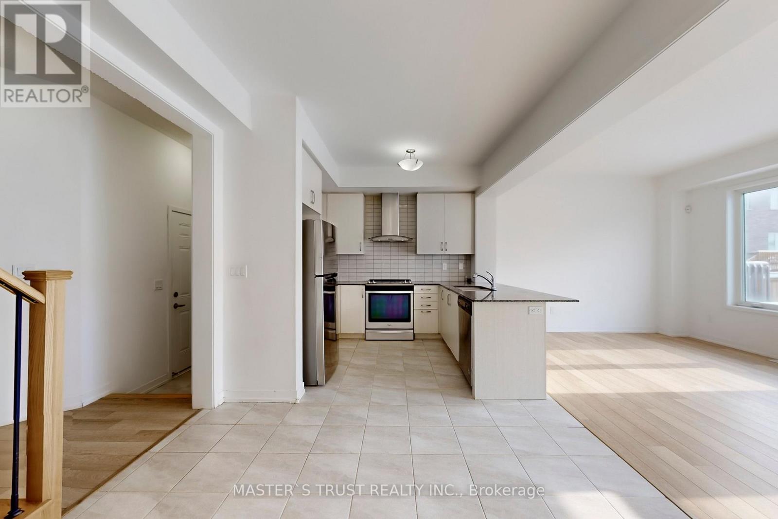 208 Harding Park Street, Newmarket (Glenway Estates), Ontario  L3Y 0E3 - Photo 11 - N13016452