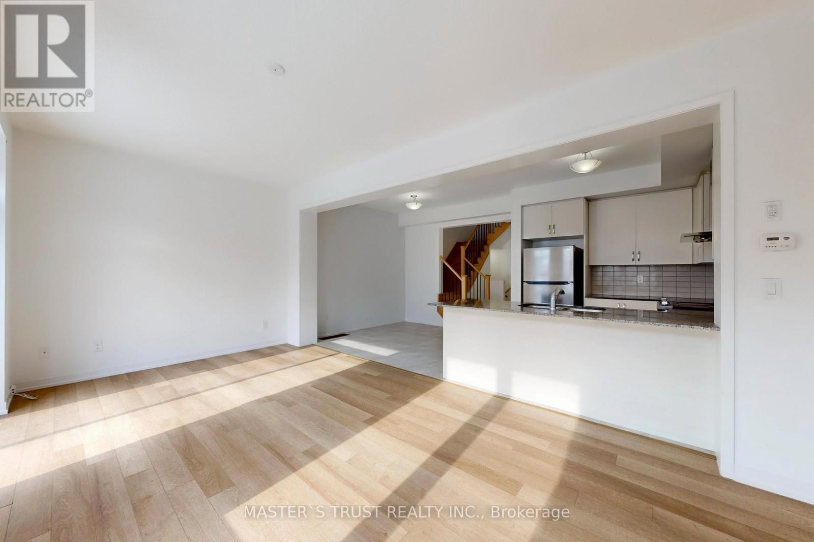 208 Harding Park Street, Newmarket (Glenway Estates), Ontario  L3Y 0E3 - Photo 9 - N13016452