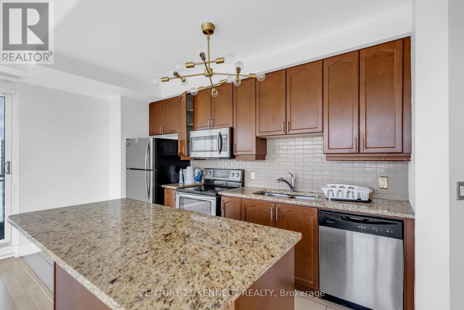 2408 - 100 John Street, Brampton, Ontario  L6N 2S8 - Photo 14 - W13016448