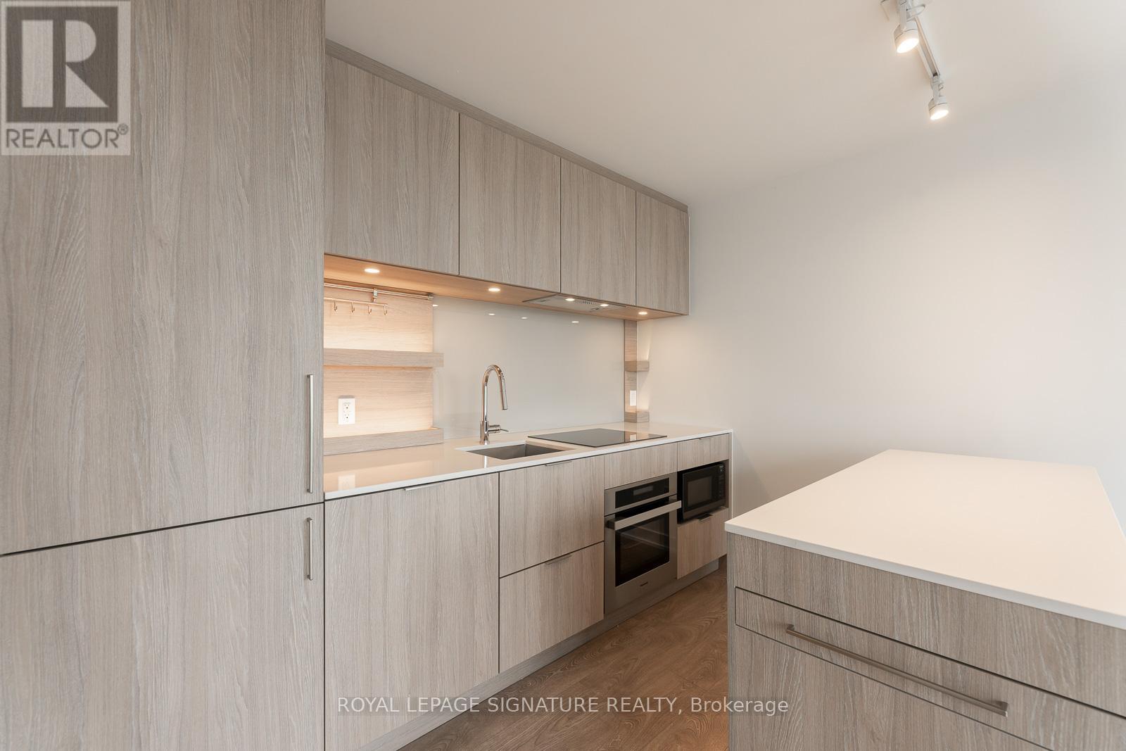 916 - 28 ANN STREET, Mississauga, Ontario