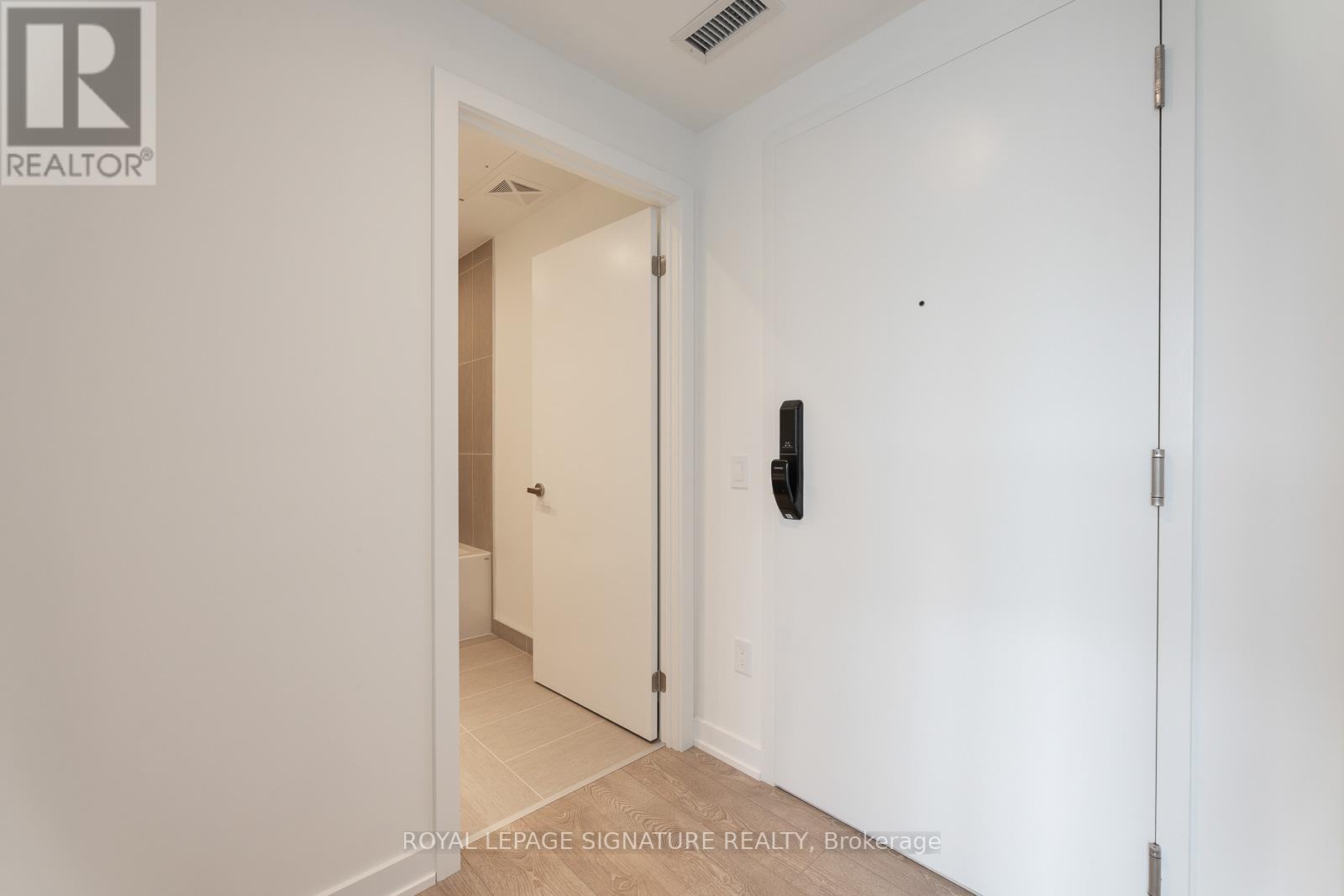 916 - 28 Ann Street, Mississauga, Ontario  L5G 0E1 - Photo 2 - W13016486