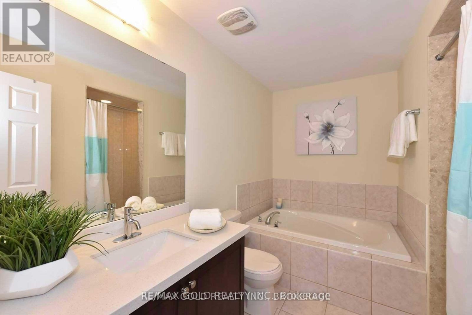 472 Queen Mary Drive, Brampton, Ontario  L7A 4L2 - Photo 9 - W13016526