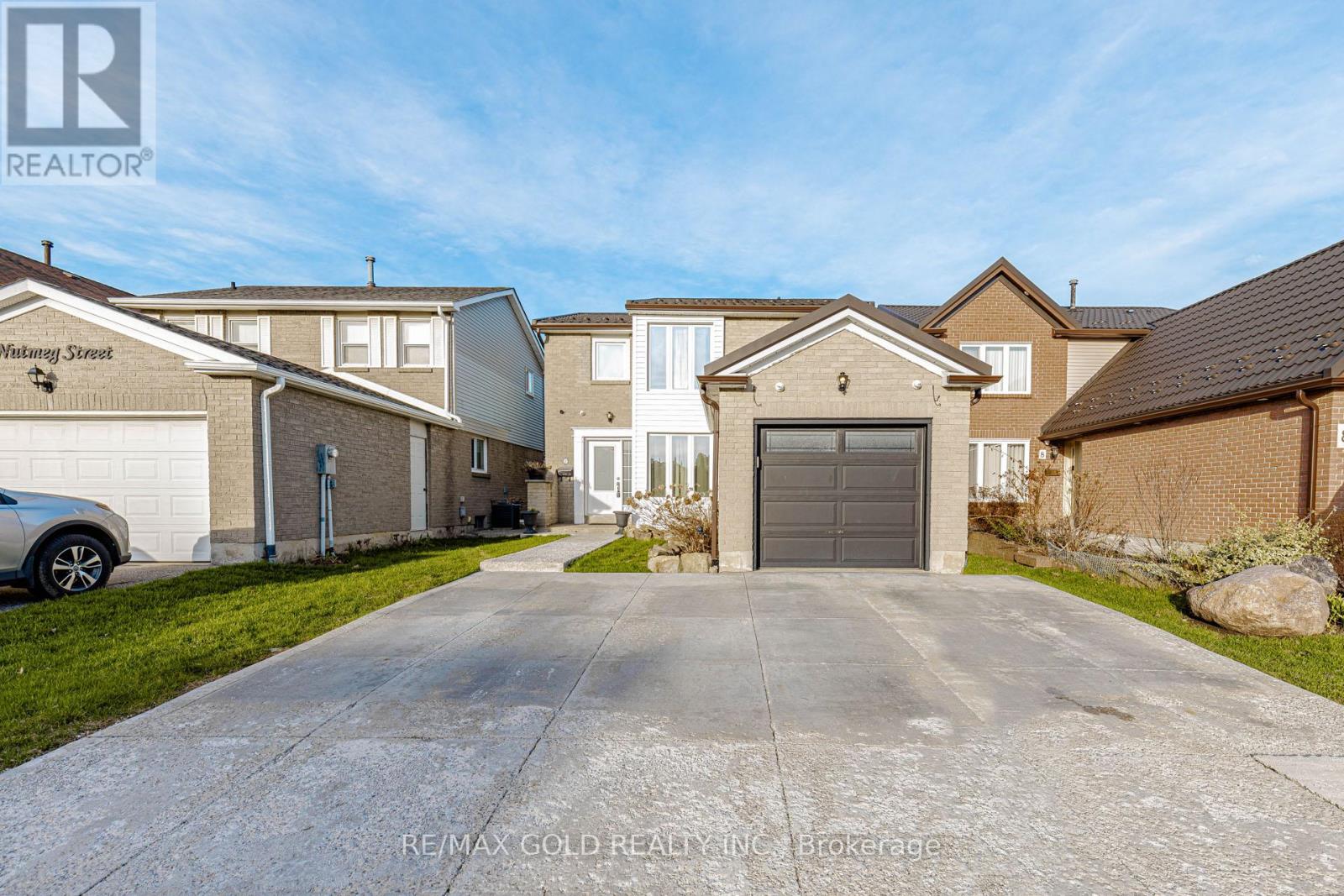 6 Nutmeg Street, Brampton, Ontario  L6S 4A8 - Photo 1 - W13016060