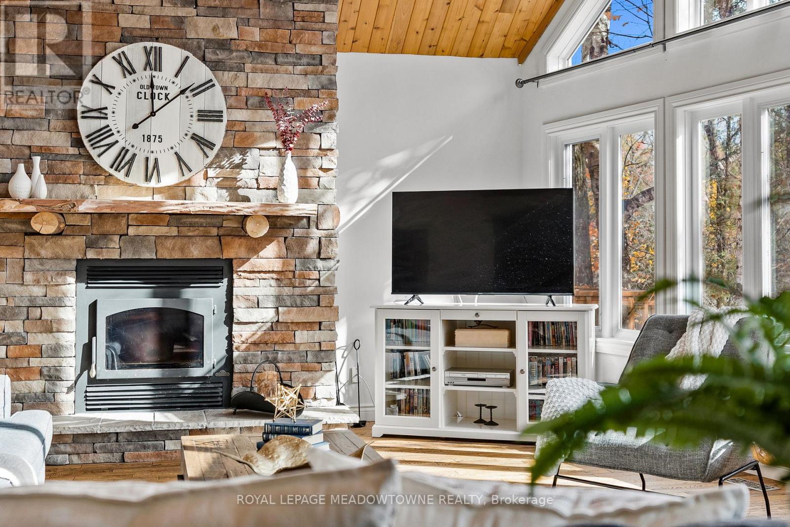 1658 Hospitality Road, Minden Hills, Ontario  K0M 2K0 - Photo 14 - X12860346