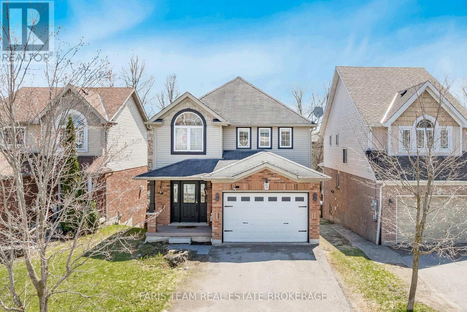 81 Wallace Street, New Tecumseth, Ontario  L9R 2G6 - Photo 3 - N12903894