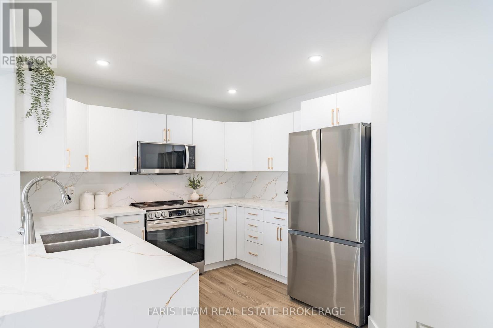 81 Wallace Street, New Tecumseth, Ontario  L9R 2G6 - Photo 7 - N12903894