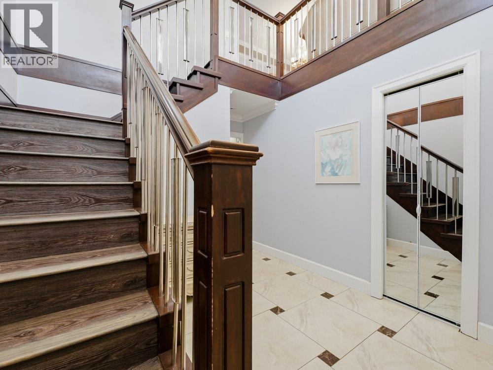 6080 Mckee Street, Burnaby, British Columbia  V5J 2V5 - Photo 4 - R3112997