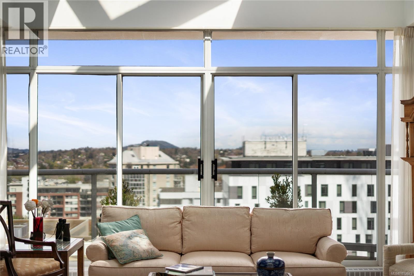 1703 1020 View St, Victoria, British Columbia  V8V 4Y4 - Photo 6 - 1032683