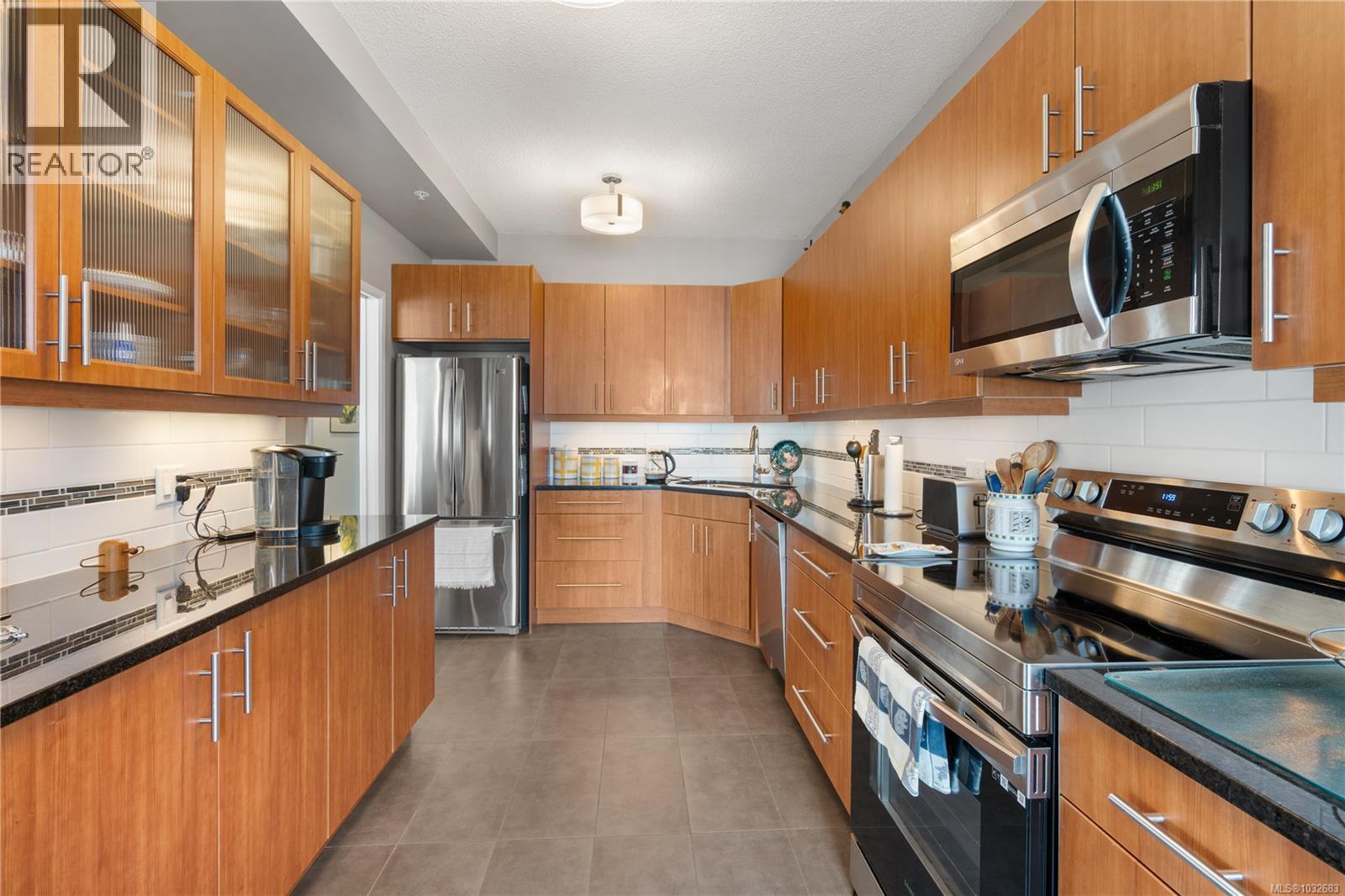 1703 1020 View St, Victoria, British Columbia  V8V 4Y4 - Photo 19 - 1032683