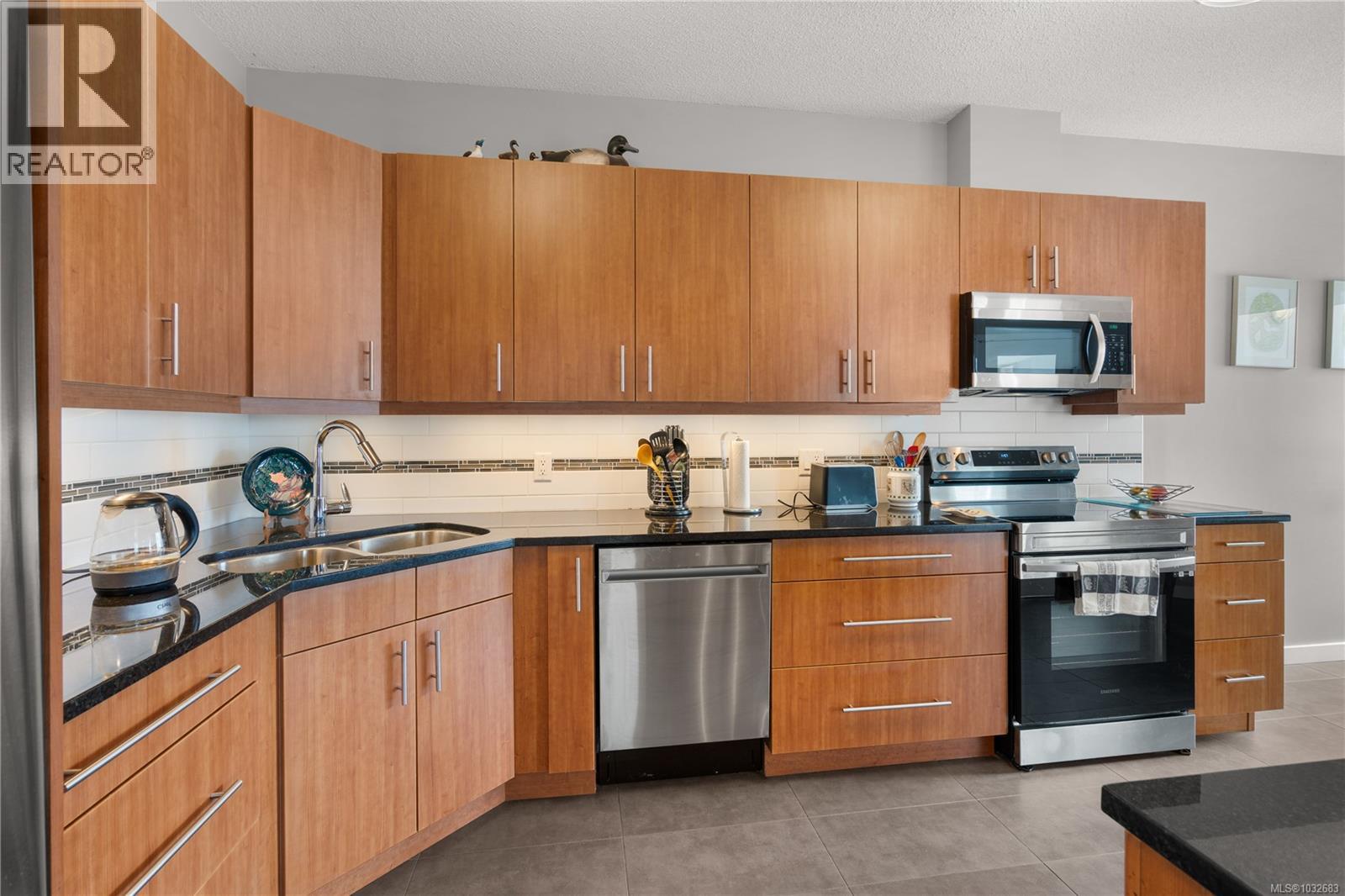 1703 1020 View St, Victoria, British Columbia  V8V 4Y4 - Photo 20 - 1032683