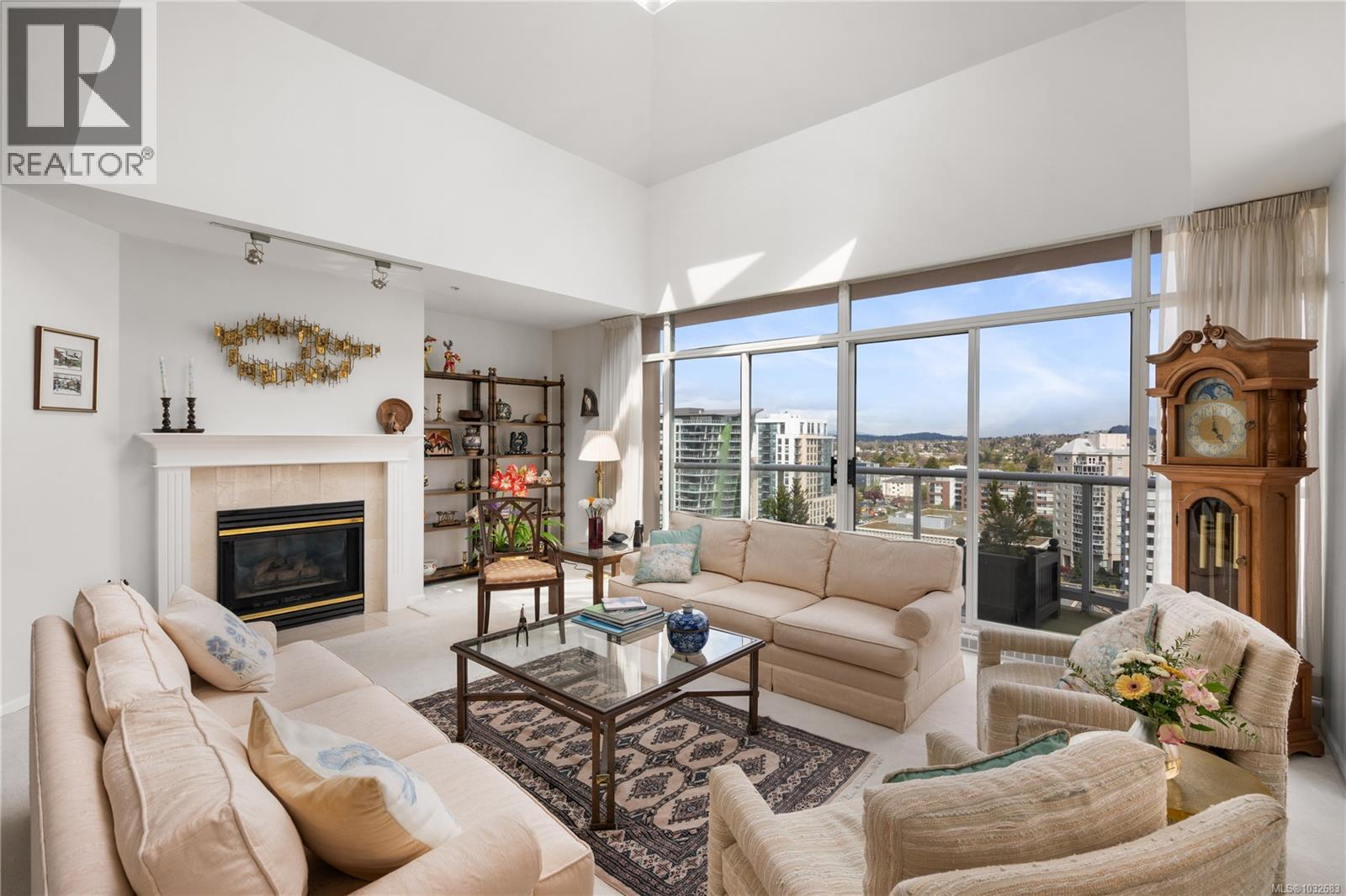 1703 1020 View St, Victoria, British Columbia  V8V 4Y4 - Photo 3 - 1032683