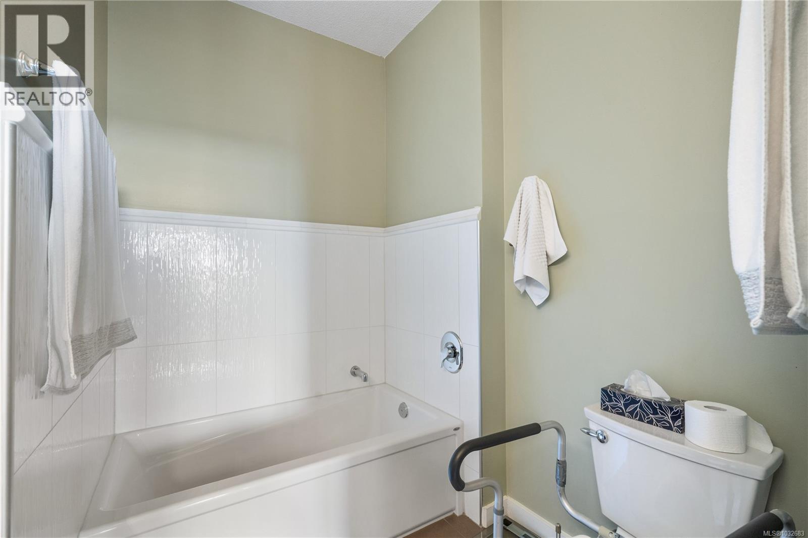 1703 1020 View St, Victoria, British Columbia  V8V 4Y4 - Photo 35 - 1032683