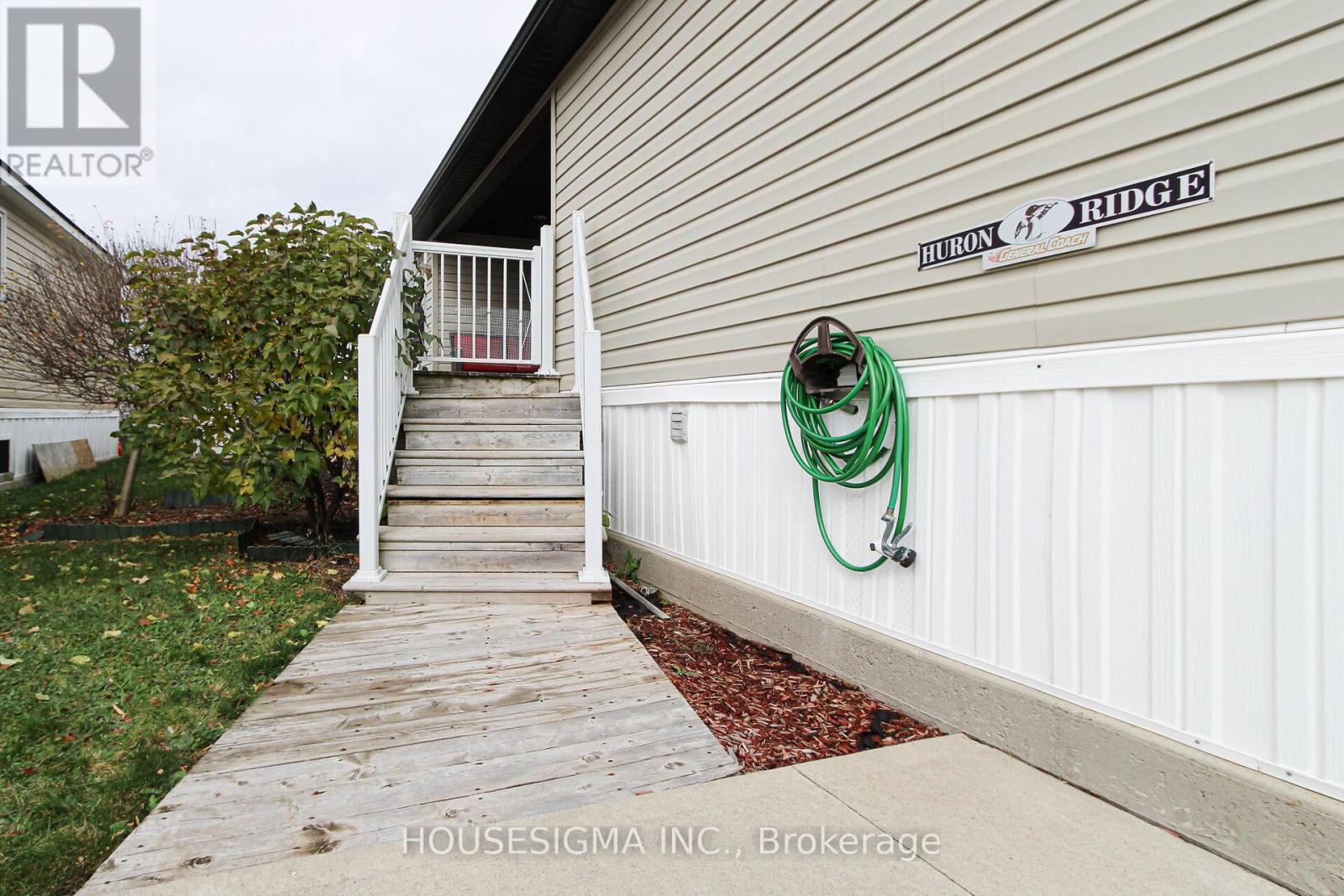 4449 Milburough - 5 Tamarac Line, Burlington, Ontario  L7P 0C5 - Photo 3 - W13016536