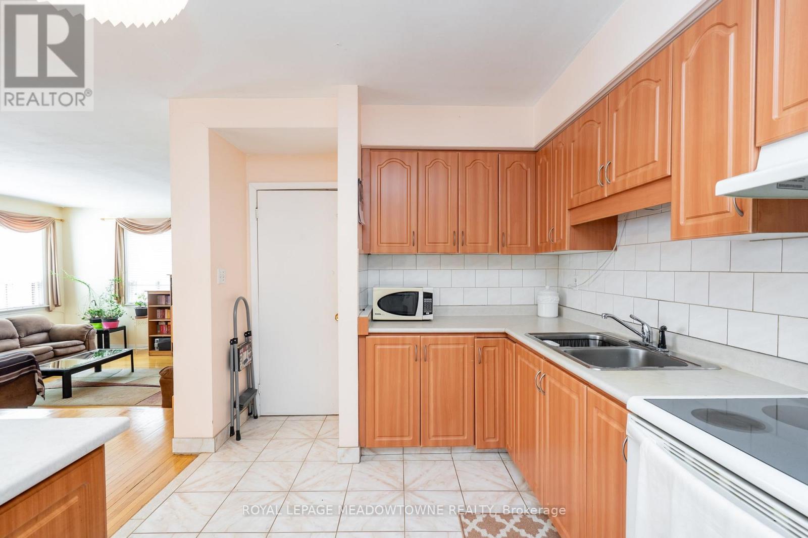 19 - 61 Ardglen Drive, Brampton (Brampton East), Ontario  L6W 1V1 - Photo 8 - W13016560