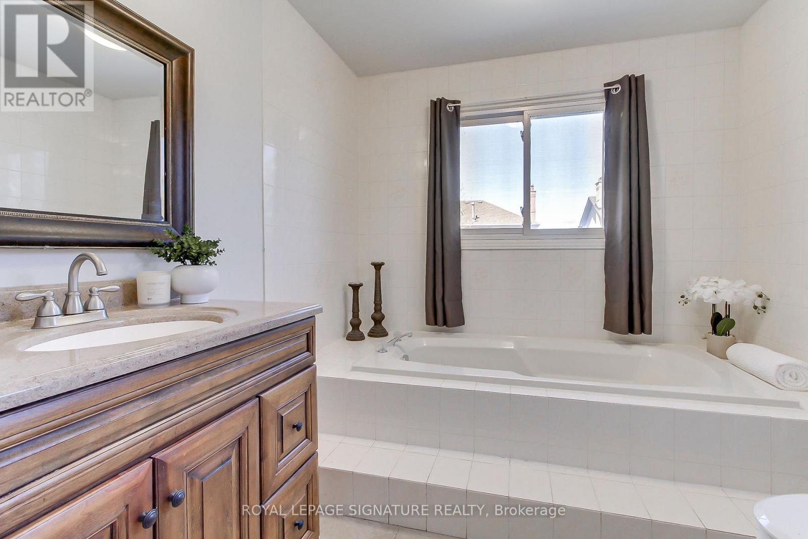 43 Falstaff Crescent, Whitby, Ontario  L1R 1W3 - Photo 37 - E13016324