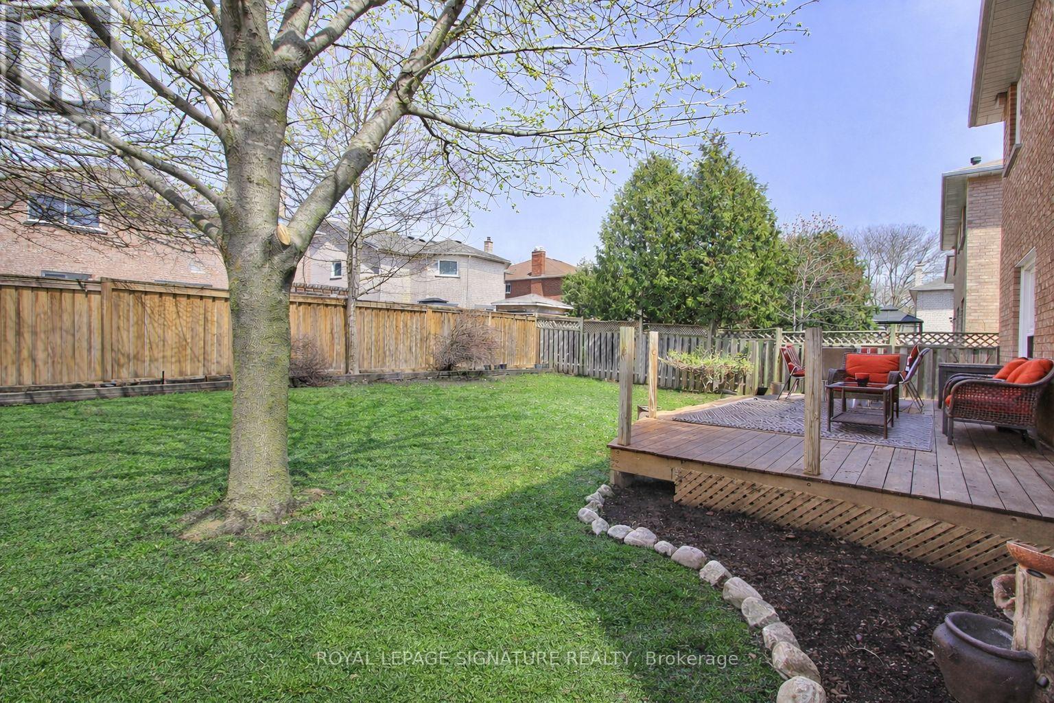 43 Falstaff Crescent, Whitby, Ontario  L1R 1W3 - Photo 45 - E13016324