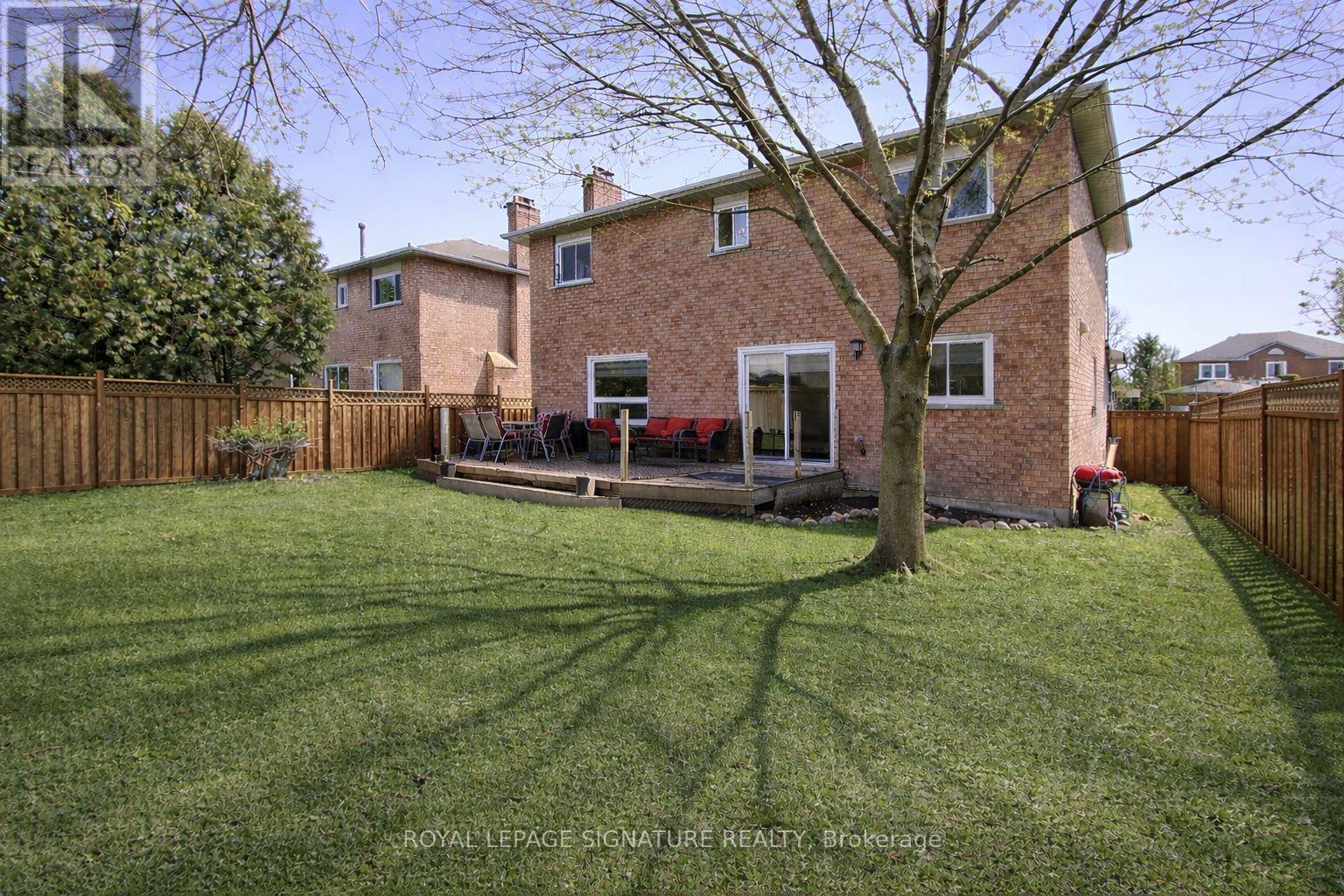 43 Falstaff Crescent, Whitby, Ontario  L1R 1W3 - Photo 47 - E13016324