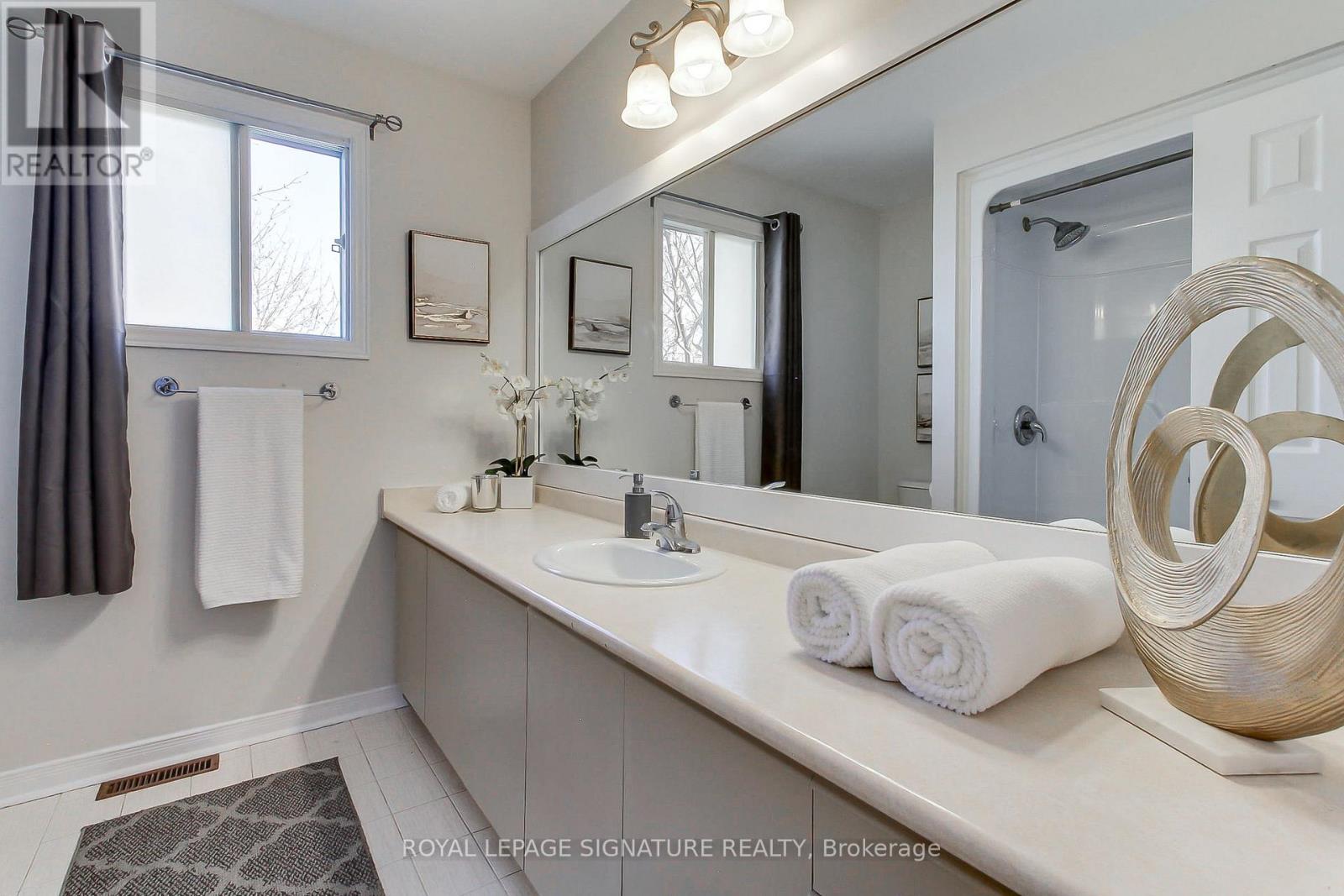 43 Falstaff Crescent, Whitby, Ontario  L1R 1W3 - Photo 39 - E13016324