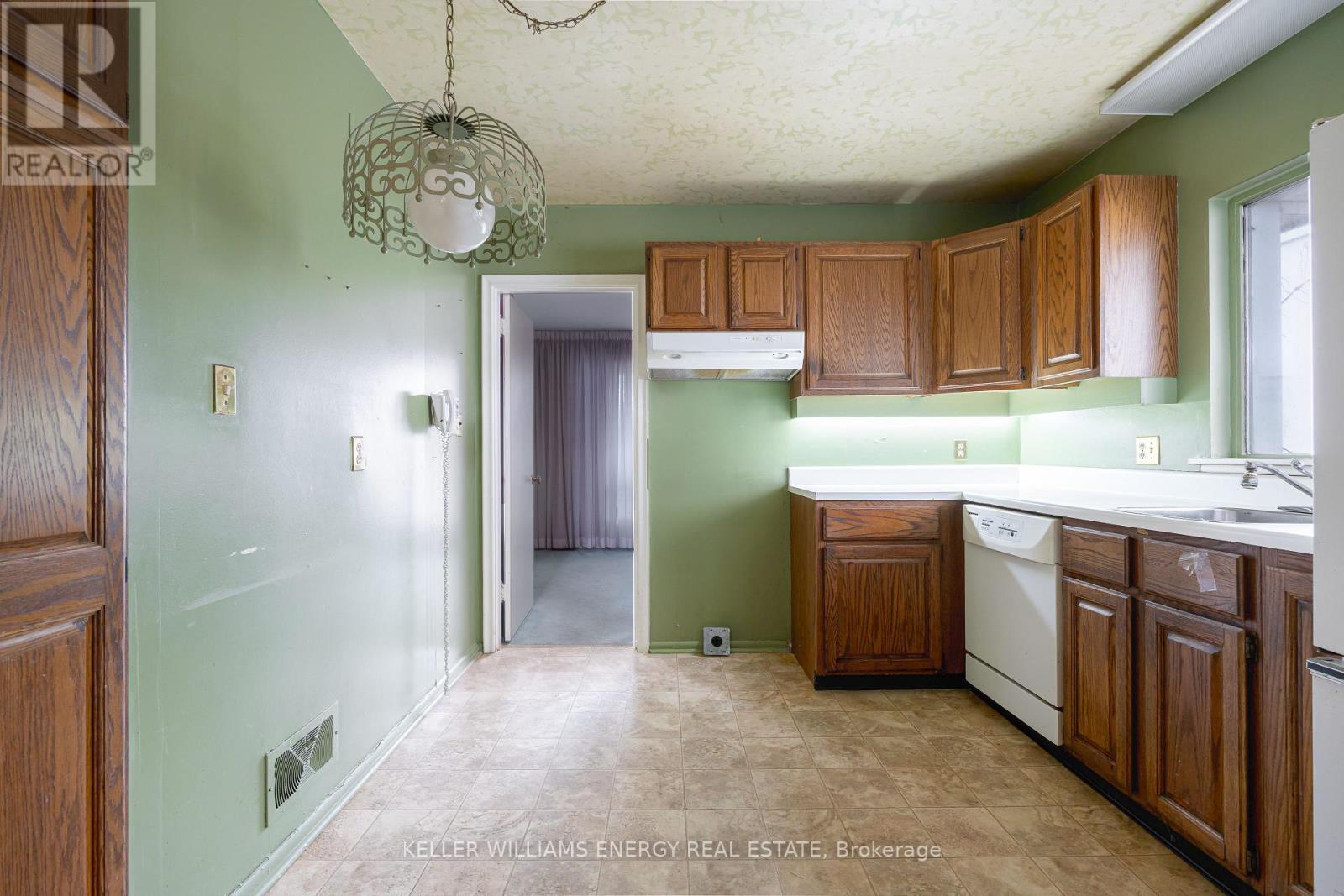 159 Princess Margaret Boulevard, Toronto, Ontario  M9B 2Z4 - Photo 7 - W13016626