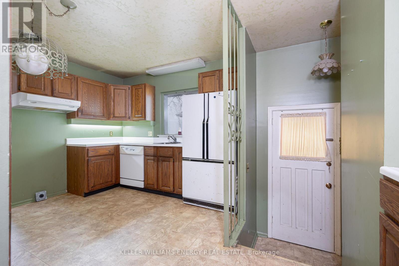 159 Princess Margaret Boulevard, Toronto, Ontario  M9B 2Z4 - Photo 8 - W13016626