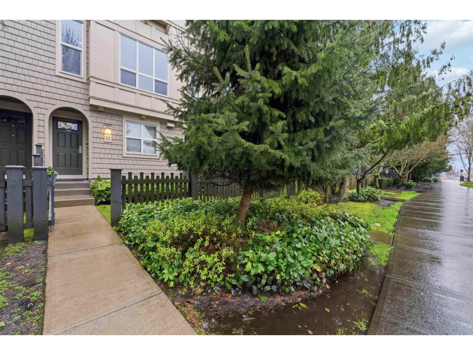 32 7938 209 Street, Langley, British Columbia  V2Y 0K1 - Photo 2 - R3104455