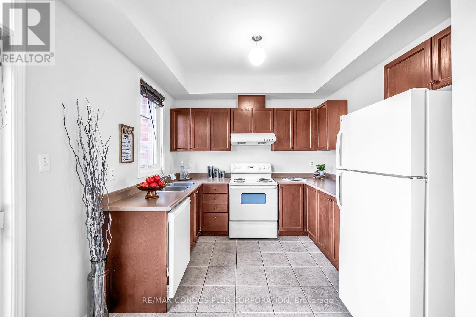 3 Powers Valley Court, Ajax, Ontario  L1S 7T9 - Photo 6 - E13016602