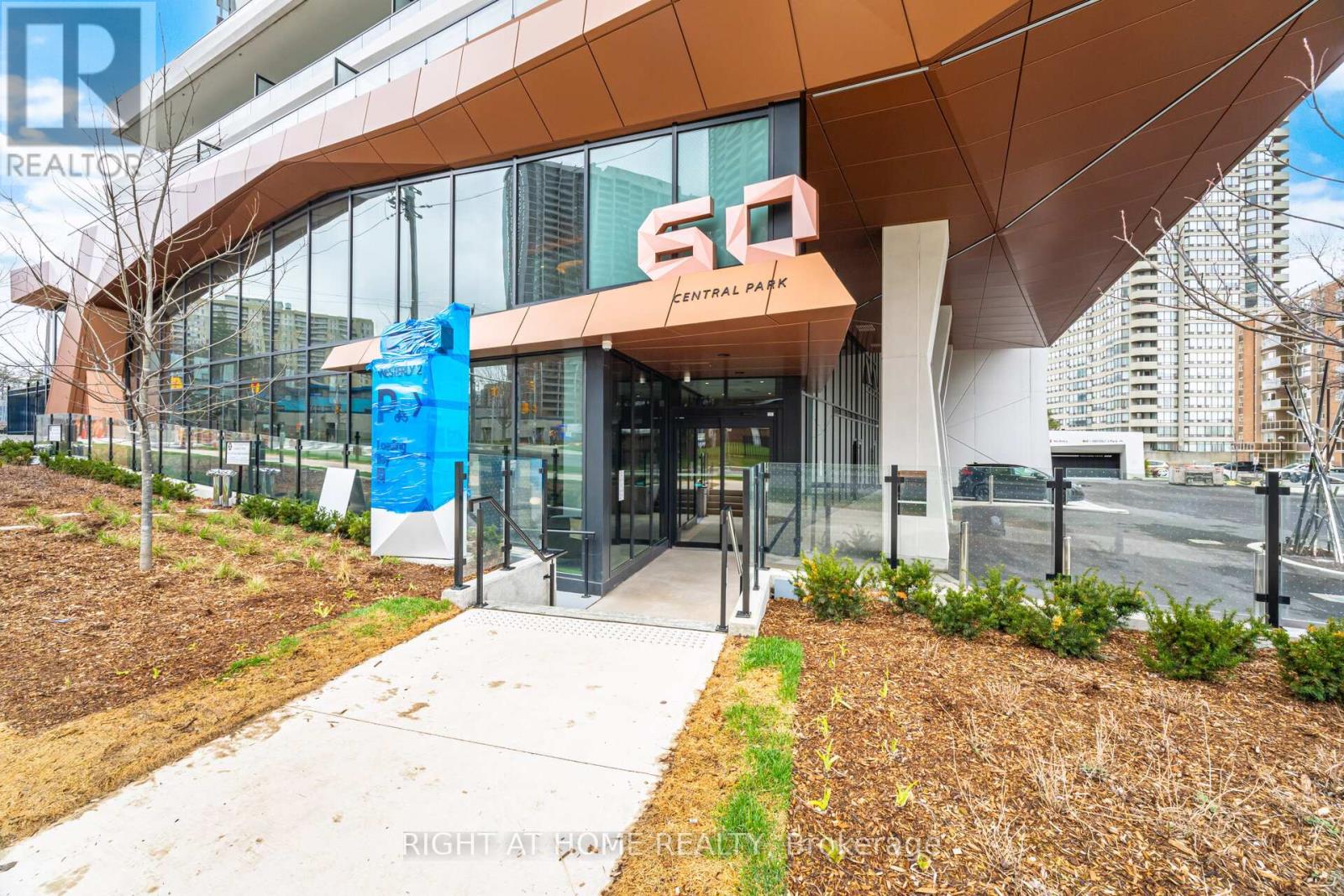 2101 - 60 Central Park Roadway, Toronto, Ontario  M9A 0E6 - Photo 3 - W13016592