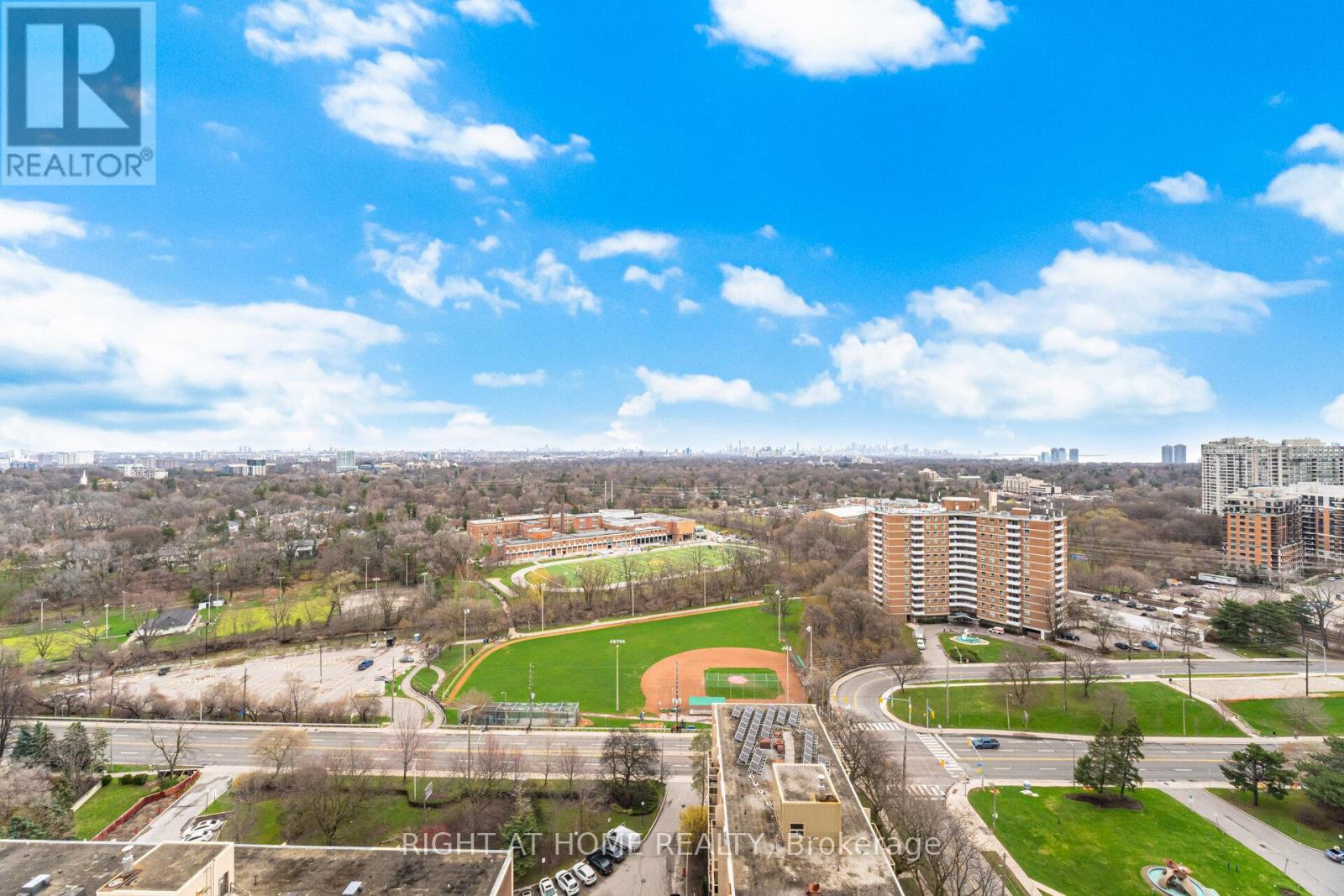 2101 - 60 Central Park Roadway, Toronto, Ontario  M9A 0E6 - Photo 32 - W13016592