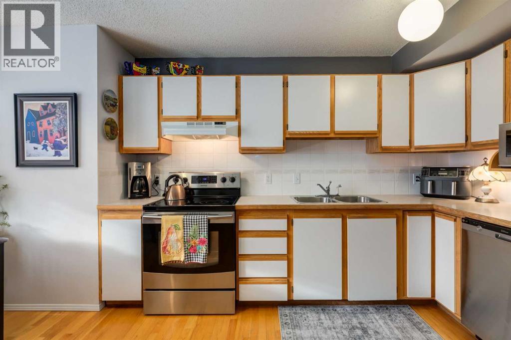 318 Hawkstone Manor Nw, Calgary, Alberta  T3G 3X2 - Photo 18 - A2294725