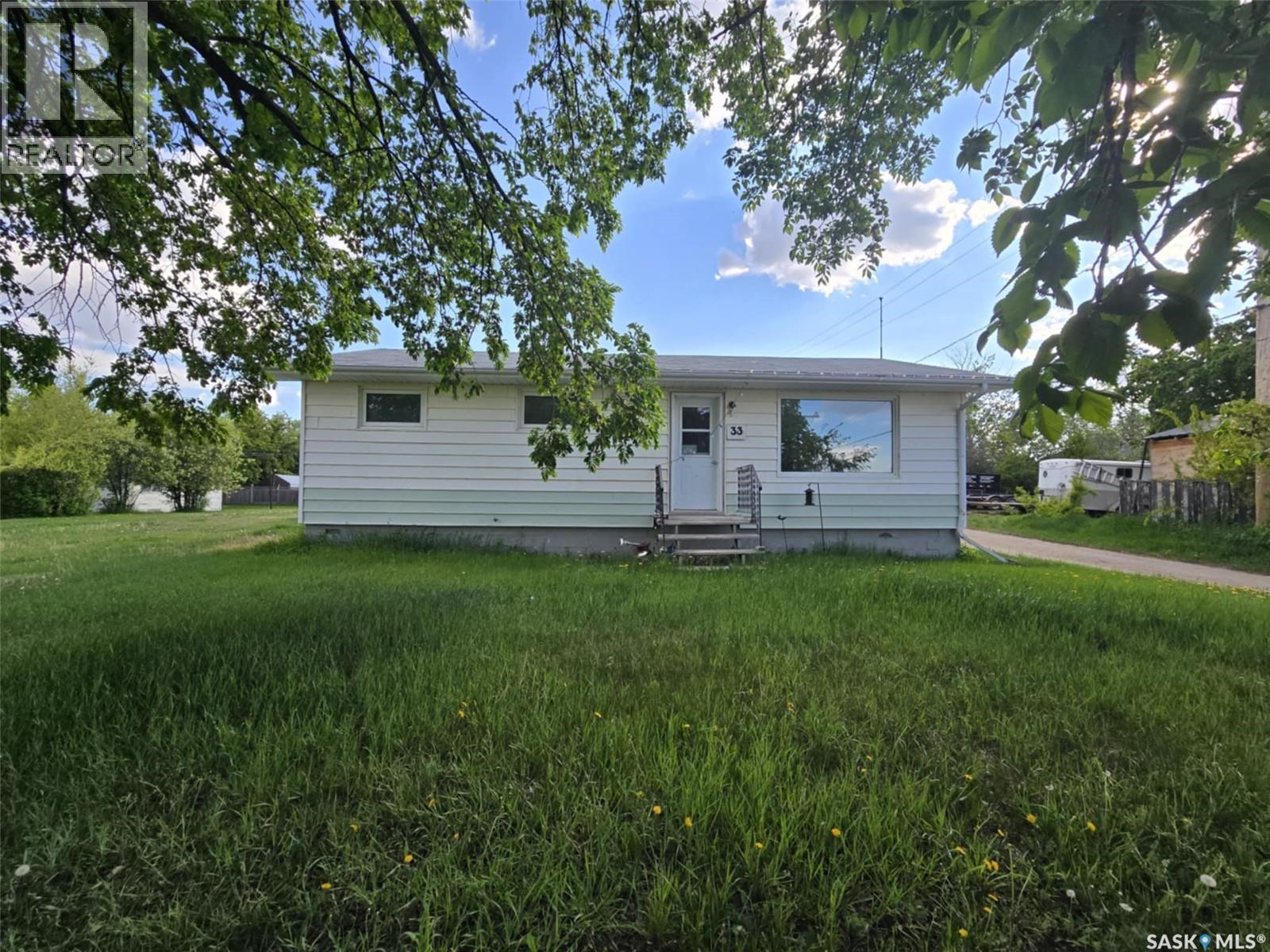 33 4th AVENUE E, Central Butte, Saskatchewan