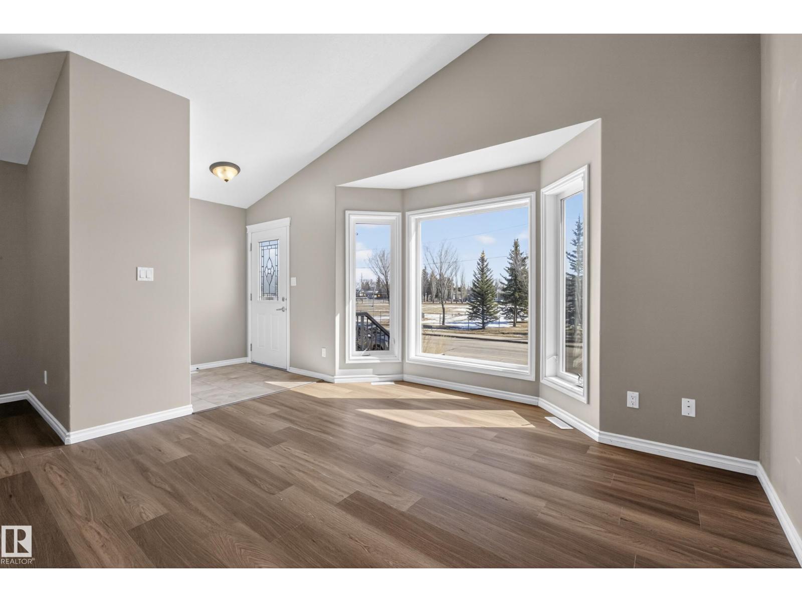 9808 162 St Nw, Edmonton, Alberta  T5P 3L2 - Photo 3 - E4483076