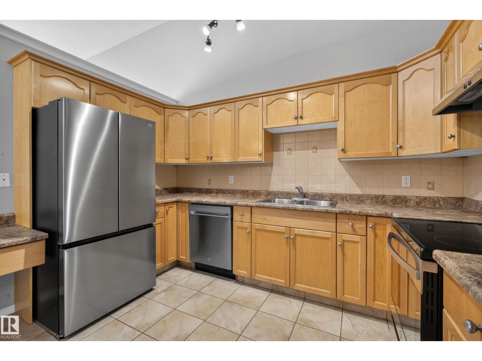 9808 162 St Nw, Edmonton, Alberta  T5P 3L2 - Photo 6 - E4483076