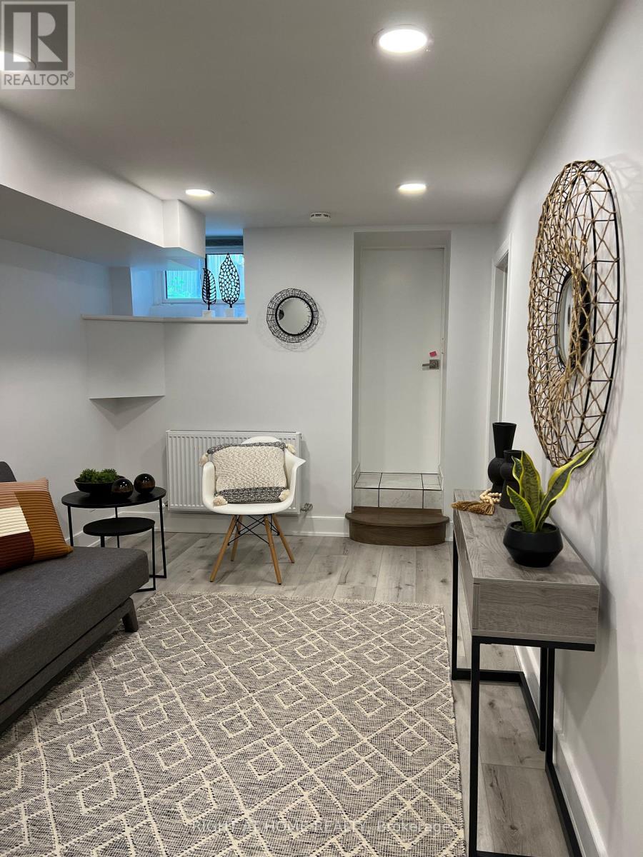 Bsmt - 76 Glendale Avenue, Toronto, Ontario  M6R 2T1 - Photo 18 - W13002340